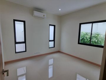 Kristada Nakhon 21 Bangna opposite Mega Bangna has a modern contemporary home for sale with a pool.