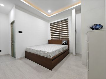 DI RUMAH BU PURI MANSION PURI INDAH LUAS 120 HADAP UTARA FULL RENOVASI SEMI FURNISHED