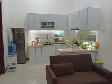 Rumah FURNISHED Lebar 8m Siap Huni di Manukan Asri Surabaya Barat