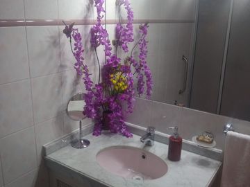Increíble!!.. casa estilo español 6D ,6B 8E ,de 1 piso ubicada en barrio Miraflores