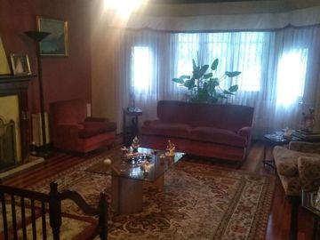 Increíble!!.. casa estilo español 6D ,6B 8E ,de 1 piso ubicada en barrio Miraflores
