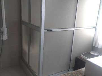 Increíble!!.. casa estilo español 6D ,6B 8E ,de 1 piso ubicada en barrio Miraflores