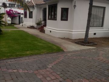Increíble!!.. casa estilo español 6D ,6B 8E ,de 1 piso ubicada en barrio Miraflores