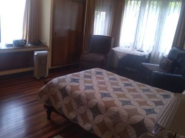 Increíble!!.. casa estilo español 6D ,6B 8E ,de 1 piso ubicada en barrio Miraflores