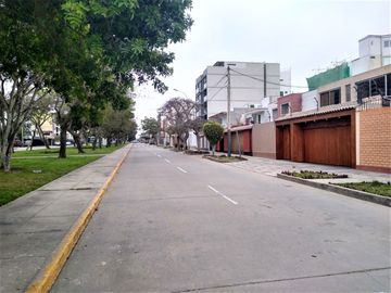 SURCO VENTA CASA 302 M2  (12.10 X 25.0) PARAMETROS 5 PISOS AV. PASEO LA CASTELLANA