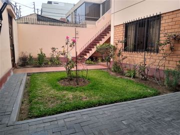 SURCO VENTA CASA 302 M2  (12.10 X 25.0) PARAMETROS 5 PISOS AV. PASEO LA CASTELLANA