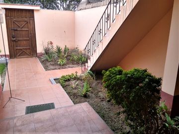 SURCO VENTA CASA 302 M2  (12.10 X 25.0) PARAMETROS 5 PISOS AV. PASEO LA CASTELLANA