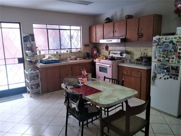 SURCO VENTA CASA 302 M2  (12.10 X 25.0) PARAMETROS 5 PISOS AV. PASEO LA CASTELLANA