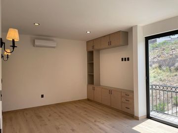 AMPLISIMA Y MODERNA CASA EN CAMPO DE GOLF