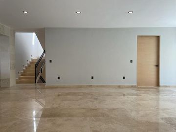 AMPLISIMA Y MODERNA CASA EN CAMPO DE GOLF