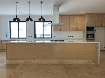 AMPLISIMA Y MODERNA CASA EN CAMPO DE GOLF