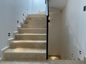 AMPLISIMA Y MODERNA CASA EN CAMPO DE GOLF