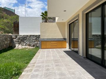 AMPLISIMA Y MODERNA CASA EN CAMPO DE GOLF