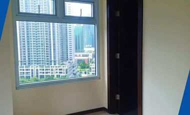 Rent to Own 3Bedroom CONDO UNIT FOR SALLE AT TRIONS TOWER at BGC near Finance Tower