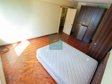 Elegant 1-Bed Condo in Park Tower One Tower 2