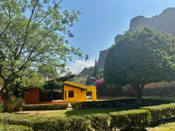 Oportunidad!! En venta Quinta en Huachinantilla, en Tepoztlán, Morelos.