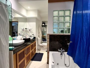 Fully furnished large studio for sale at Galae Thong Tower