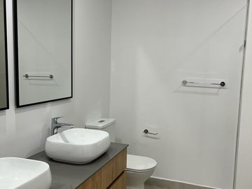 SE VENDE HERMOSO DEPARTAMENTO 2 DORMITORIOS,  EN EL EDIFICIO AQUARELA, CUMBAYA