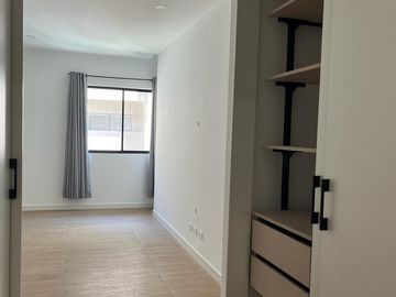 SE VENDE HERMOSO DEPARTAMENTO 2 DORMITORIOS,  EN EL EDIFICIO AQUARELA, CUMBAYA