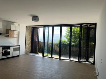 SE VENDE HERMOSO DEPARTAMENTO 2 DORMITORIOS,  EN EL EDIFICIO AQUARELA, CUMBAYA