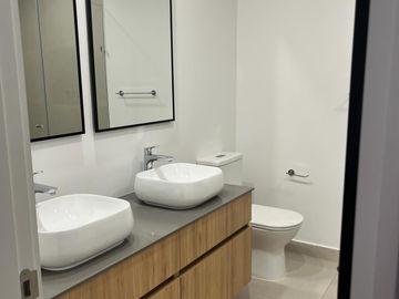 SE VENDE HERMOSO DEPARTAMENTO 2 DORMITORIOS,  EN EL EDIFICIO AQUARELA, CUMBAYA