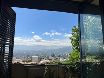 SE VENDE HERMOSO DEPARTAMENTO 2 DORMITORIOS,  EN EL EDIFICIO AQUARELA, CUMBAYA