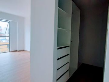 HERMOSO DEPARTAMENTO FRENTE A PARQUE EN SURCO (dpto, 601)