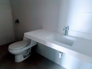 HERMOSO DEPARTAMENTO FRENTE A PARQUE EN SURCO (dpto, 601)