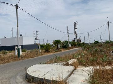 VENDO CASA DOS PISOS EN LA URB. MONTE BELLO - PIURA