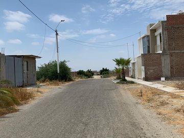 VENDO CASA DOS PISOS EN LA URB. MONTE BELLO - PIURA