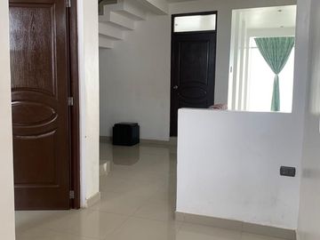 VENDO CASA DOS PISOS EN LA URB. MONTE BELLO - PIURA