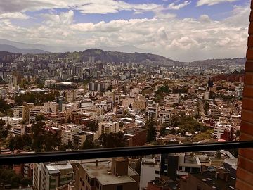 DEPARTAMENTO DE VENTA QUITO SECTOR CENTRO COMERCIAL EL BOSQUE