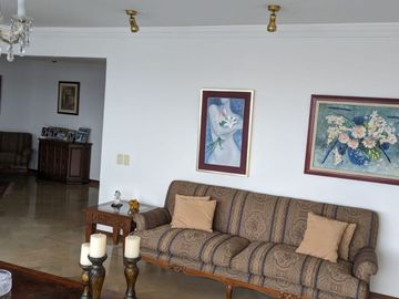 DEPARTAMENTO DE VENTA QUITO SECTOR CENTRO COMERCIAL EL BOSQUE