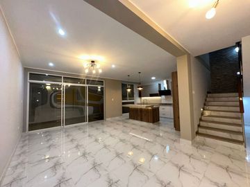 HERMOSA CASA DE ESTRENO EN VENTA EN URB.MIRAFLORES COUNTRY CLUB 1ERA ETAPA