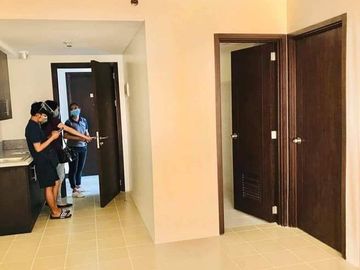 CLEAN TITLE PERPETUAL OWNERSHIP Top High End Condo Modern Minimialist Condo near Hotel Mall Resturants and Airport Hospital School Office  HIGH END BU