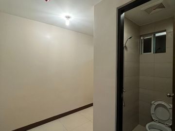 2 bedroom unit condo for sale in Taguig Mckinley hill