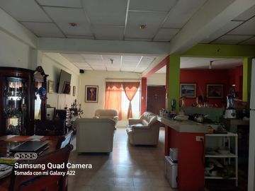 VENTA DE ACOGEDORA CASA DE 2 PLANTAS EN CDLA MARTHADE ROLDOS