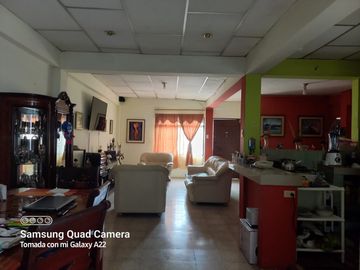 VENTA DE ACOGEDORA CASA DE 2 PLANTAS EN CDLA MARTHADE ROLDOS