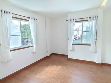 Beautiful house, minimalist style, San Kamphaeng District, ready to move in.
