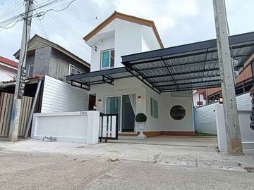 Beautiful house, minimalist style, San Kamphaeng District, ready to move in.