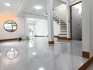 Beautiful house, minimalist style, San Kamphaeng District, ready to move in.