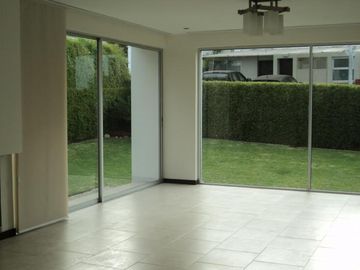 VENDO CASA ESQUINERA * NO ADOSADA * CUMBAYÁ  VÍA A  LUMBISI