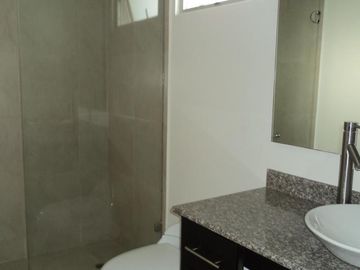 VENDO CASA ESQUINERA * NO ADOSADA * CUMBAYÁ  VÍA A  LUMBISI