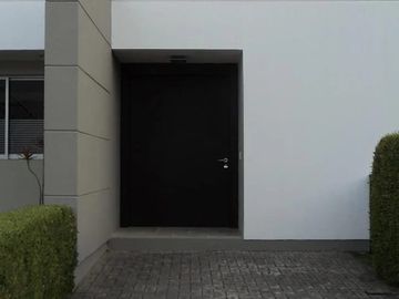 VENDO CASA ESQUINERA * NO ADOSADA * CUMBAYÁ  VÍA A  LUMBISI