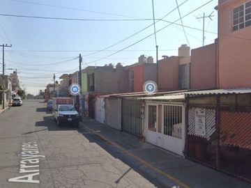 CASA EN VENTA EN ARRAYANES, LOS HEROES COACALCO, COACALCO DE BERRIOZABAL, EDOMEX. EXCELENTE OPORTUNIDAD. REMATE INMOBILIARIO.
