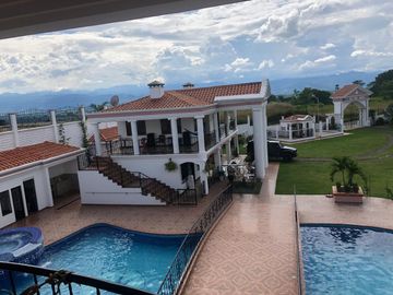 VENTA DE CASA CAMPESTRE DE 1.000 M2 CONSTRUIDOS EN CERRITOS (PEREIRA)