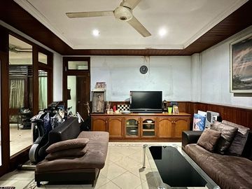 RUMAH at Jl PEJOMPONGAN RAYA, JAKPUS
