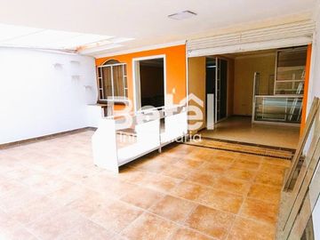 Casa con local comercial I CONTROL SUR