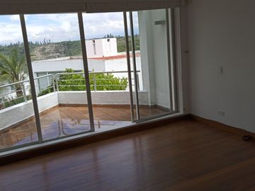 Venta Casa Cumbayá Urb. La Viña - Bungavilla Conjunto de 4 Casas 501 m². PRECIO 