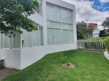 Venta Casa Cumbayá Urb. La Viña - Bungavilla Conjunto de 4 Casas 501 m². PRECIO 